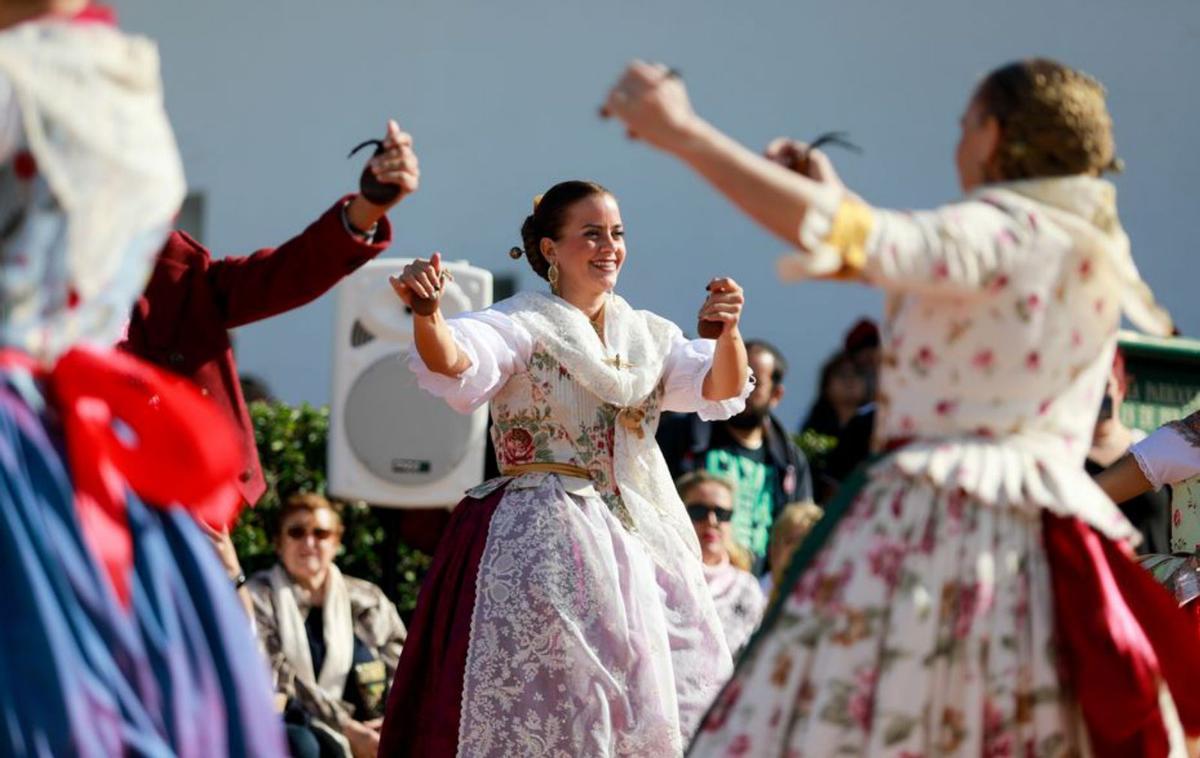 El grupo de baile Socarrel, de Xàtiva. | T. ESCOBAR