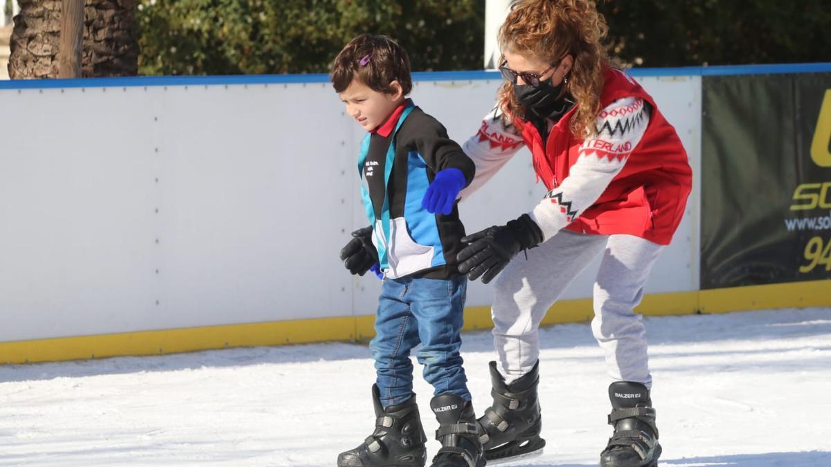 El año pasado esta empresa ya montó una pista de hielo en el Zoco.