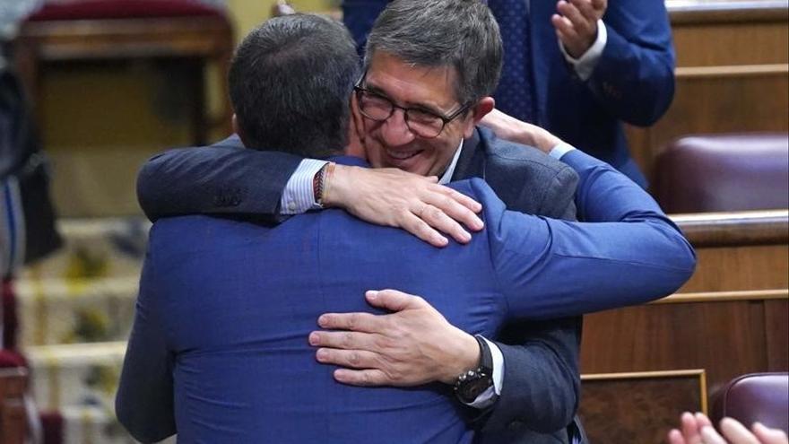 Sánchez cambiará el grupo parlamentario y la estructura de Ferraz y activará las primarias