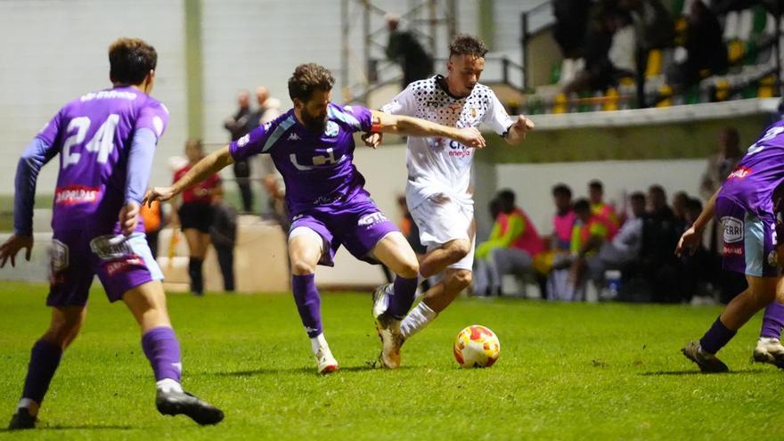 La jornada en Tercera | El CD Pozoblanco y el Ciudad de Lucena firman la paz en el derbi