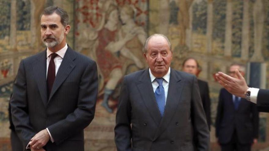 El Rey Felipe VI y Don Juan Carlos coinciden en un acto por el 40 aniversario de la Constitución