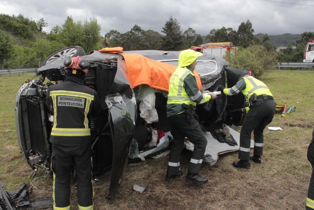 Tremendo accidente de tráfico con vueltas de campana en la AP-9 en Pontevedra