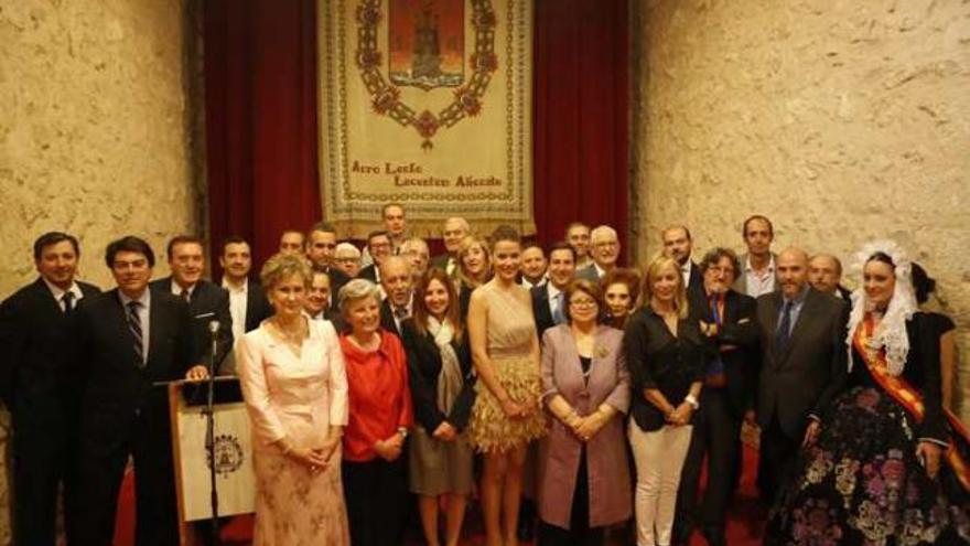 Los asistentes a la gala. Entrega de las distinciones al director del Club INFORMACIÓN y al de Informacion TV.