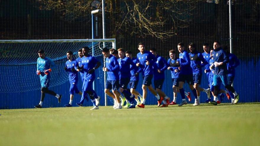 El Oviedo se entrena antes de recibir mañana al Alcorcón