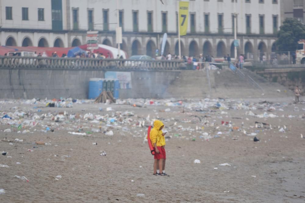 Así amanecieron playas de la ensenada del Orzán