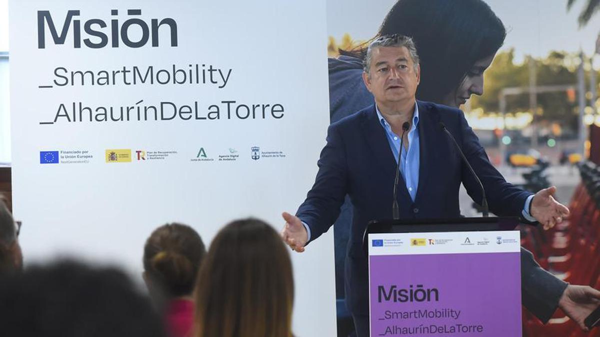 El consejero Antonio Sanz ha inaugurado junto al alcalde de Alhaurín de la Torre, Joaquín Villanova, el centro de emprendimiento digital de movilidad y vehículo inteligente Smart Mobility en el marco del Proyecto Misión