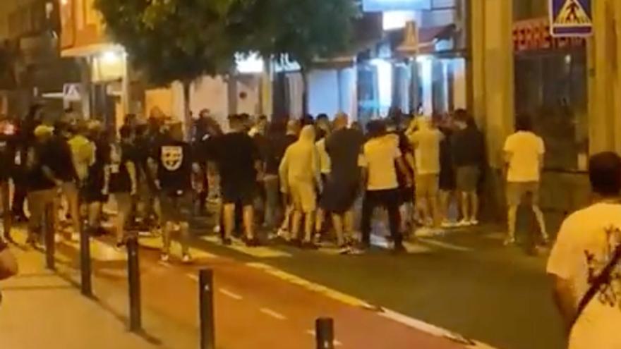 Pelea a navajazos entre ultras de la UD Las Palmas y el Rayo Vallecano en Plaza de España
