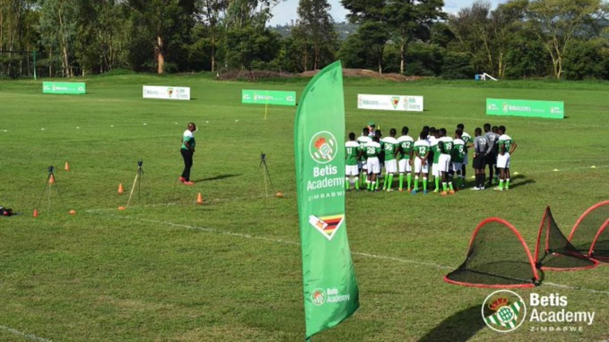 El Real Betis forma jugadores en su academia en Zimbabue