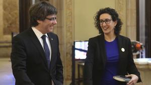 Marta Rovira y Carles Puigdemont tras la sesión plenaria en el Parlament de Catalunya