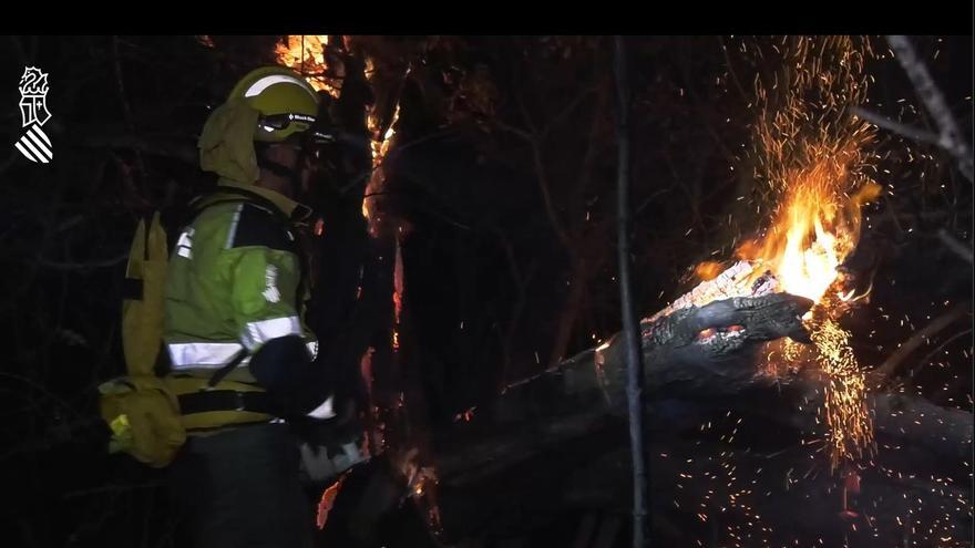 Los bomberos dan por estabilizado el incendio de Alicante