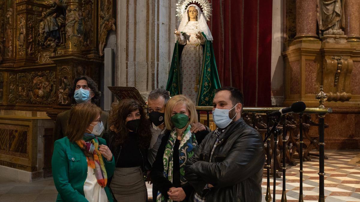 Autoridades en la presentación de la mejora a la imagen