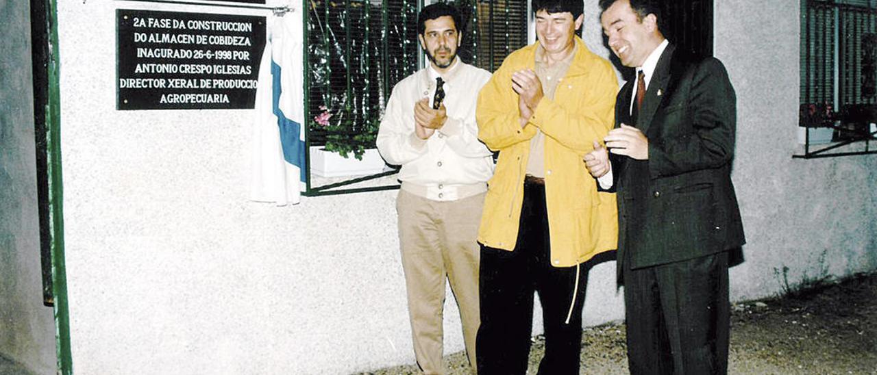 Román Santalla y Antonio Crespo, en la inauguración del almacén de Cobideza en 1994.