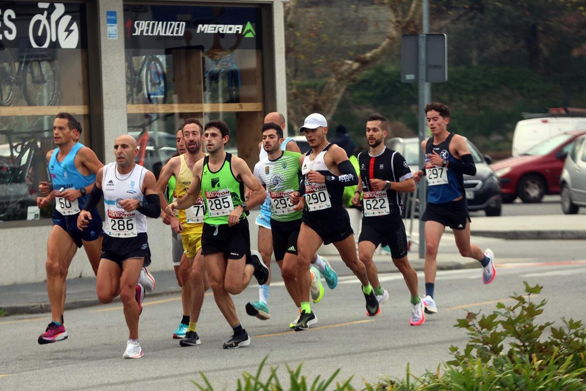 Un grupo de participantes en la carrera disputada ayer en Vilagarcía