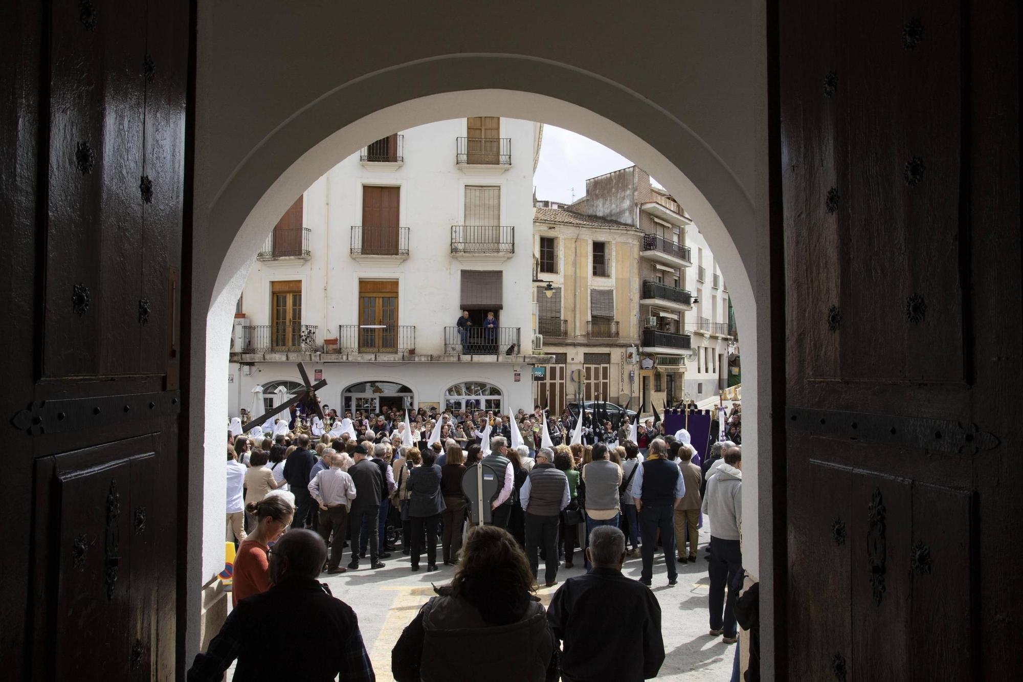 Las procesiones de Semana Santa toman las calles de Ontinyent