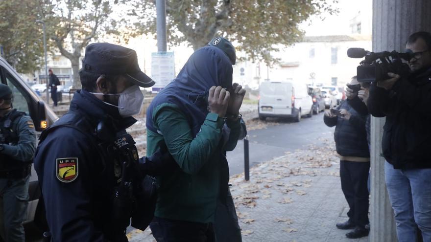 Envían a prisión a los tres migrantes detenidos en Sencelles por fugarse de un avión en el aeropuerto de Palma