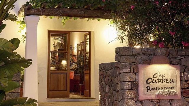 Entrada al restaurante del Hotel Rural Can Curreu. | HOTEL RURAL CAN CURREU