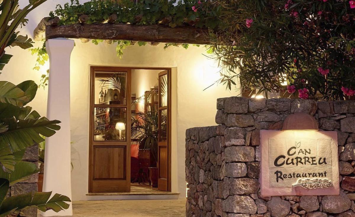 Entrada al restaurante del Hotel Rural Can Curreu. | HOTEL RURAL CAN CURREU