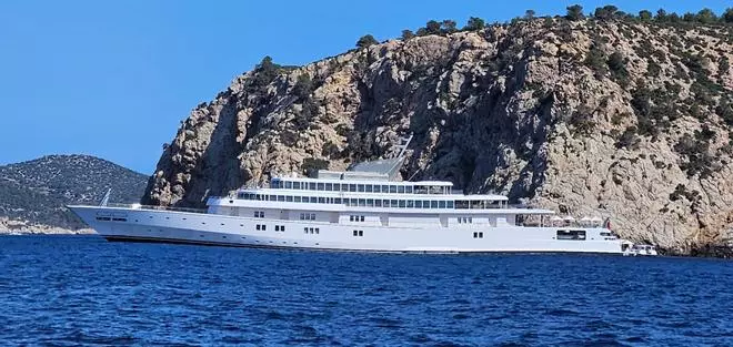 Yates en Mallorca: Las fotos del Rising Sun de David Geffen en la costa de Andratx