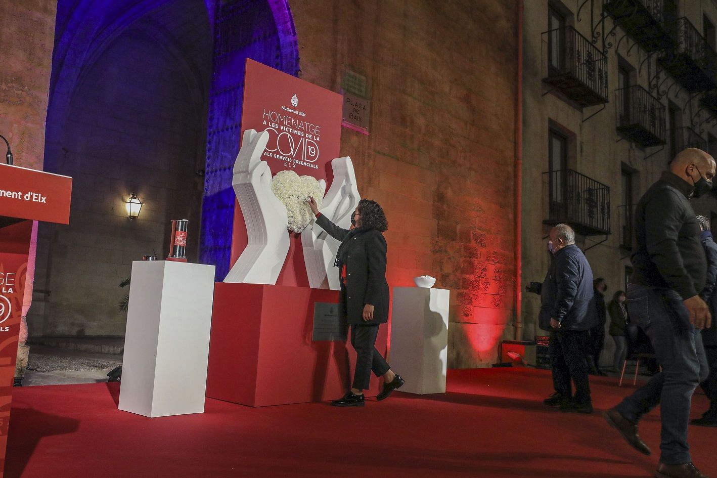 Así ha sido el homenaje a las víctimas del covid en Elche