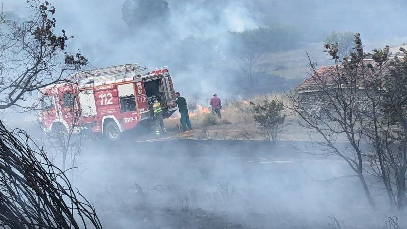 Imágenes del incendio forestal de Grisuela.