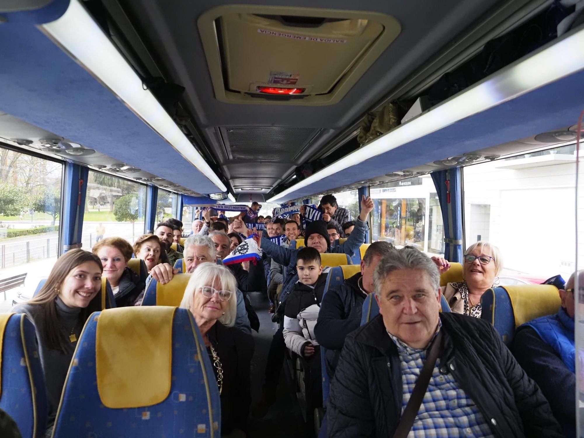 EN IMÁGENES: el desplazamiento de la afición del Real Avilés a Laredo