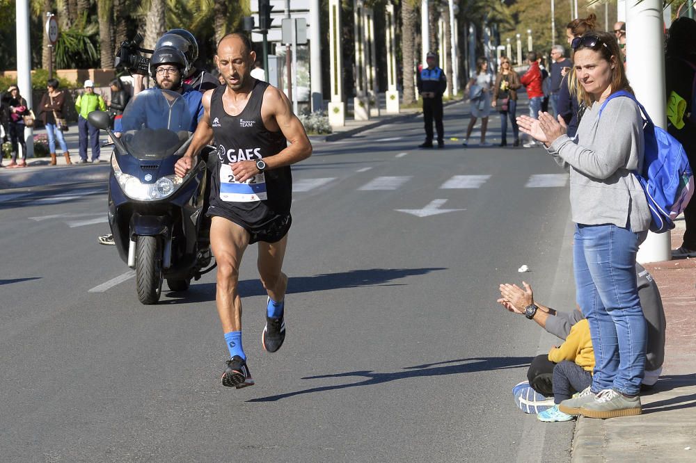 Hassane Ahouchar logra su cuarta victoria en el Medio Maratón de Elche