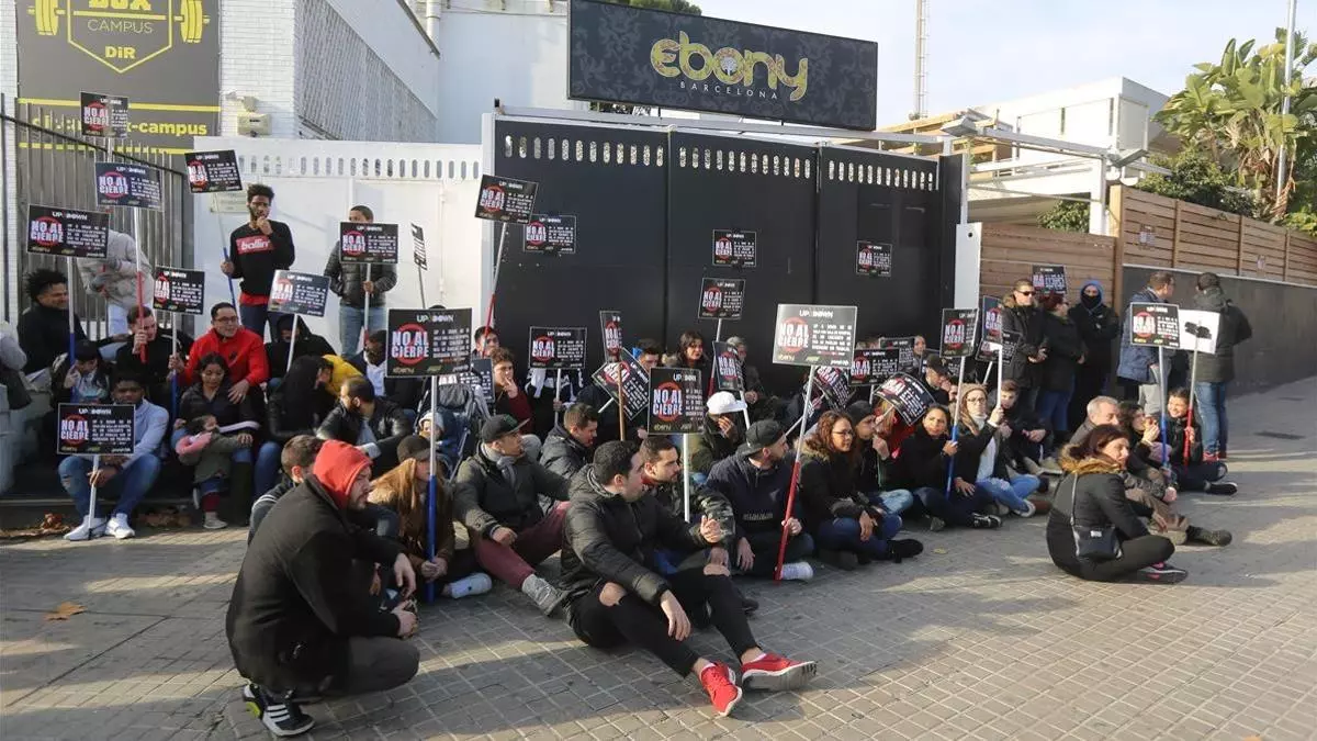 La resistencia de los trabajadores aplaza el precinto de Up & Down