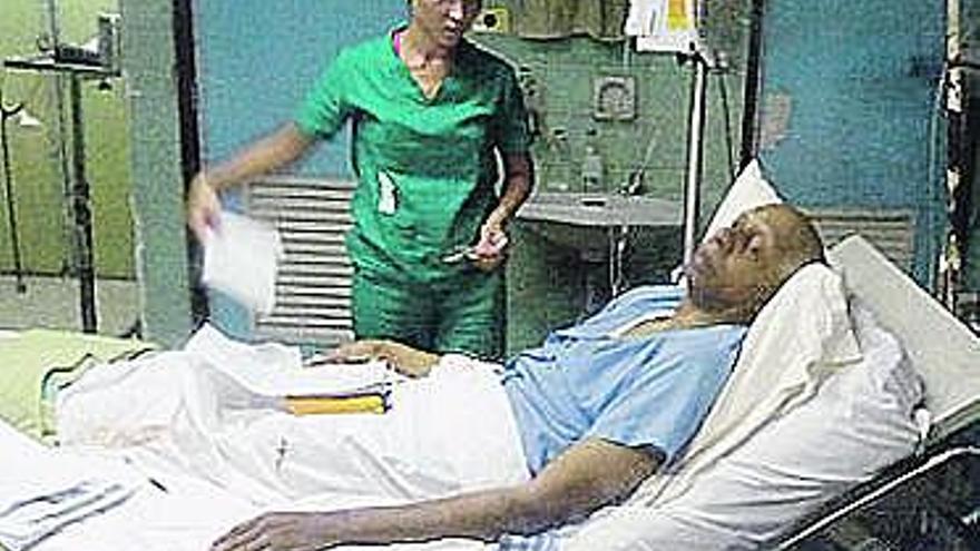 El disidente Guillermo Fariñas, tras más de cuatro meses en huelga de hambre.