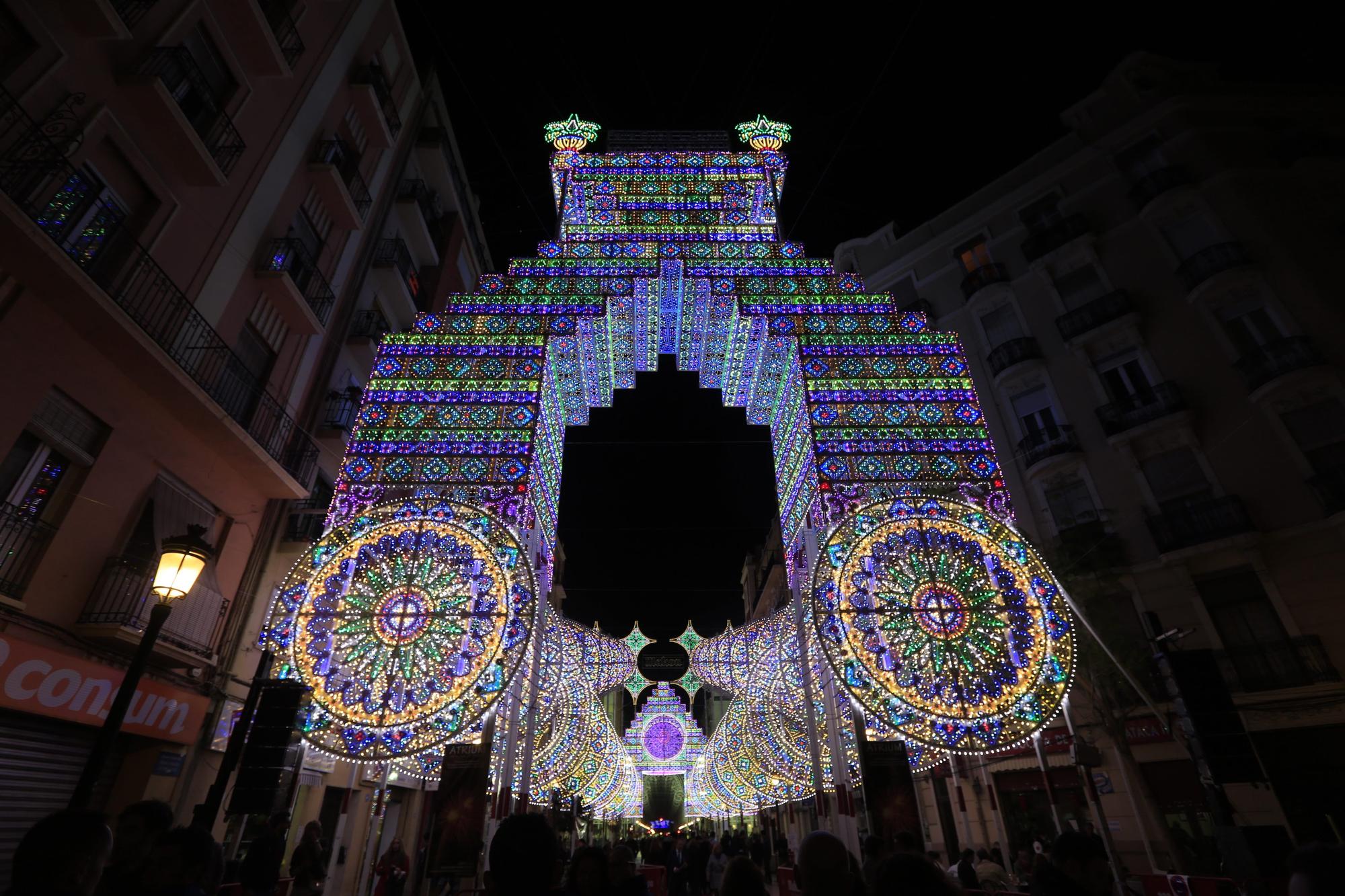 Galería nostálgica de las calles iluminadas en Fallas (2010-2020)