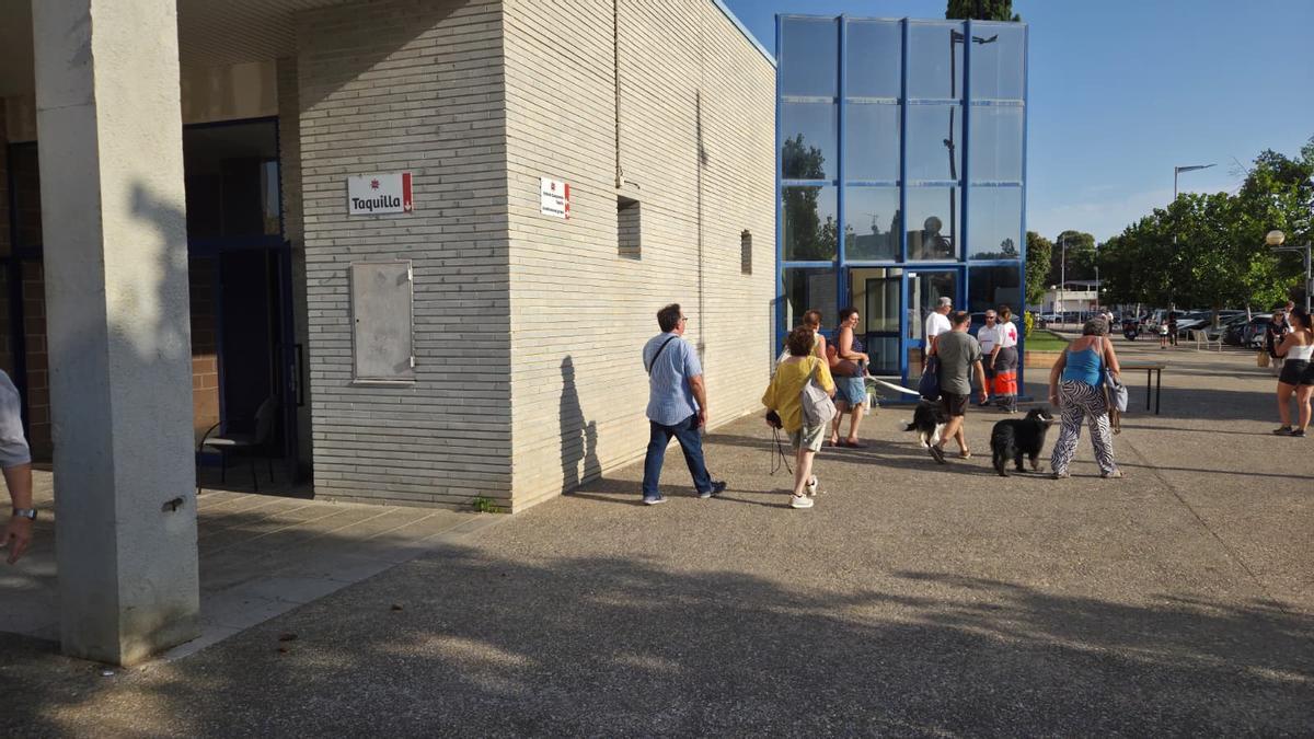 EN IMÁGENES | Los primeros desalojados llegan al pabellón de Monzón