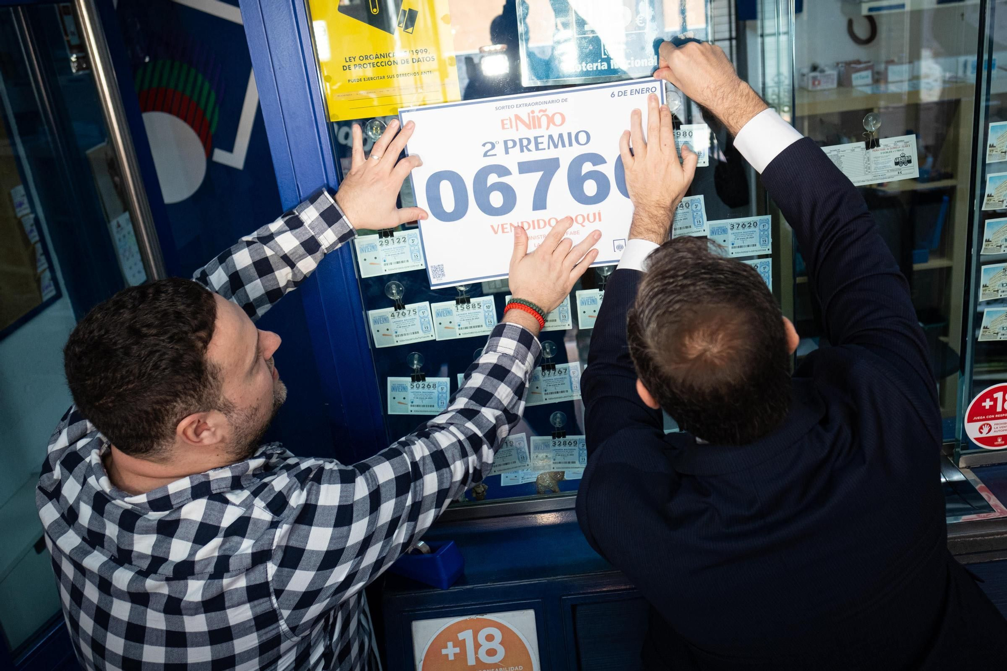 Celebración en varias administraciones de Tenerife por el Sorteo del Niño