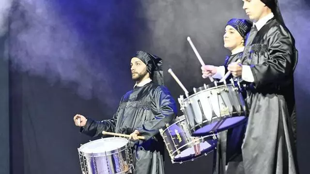 VÍDEO | La Puebla de Híjar vibra con el fragor telúrico (y lúdico) de la tamborada nacional