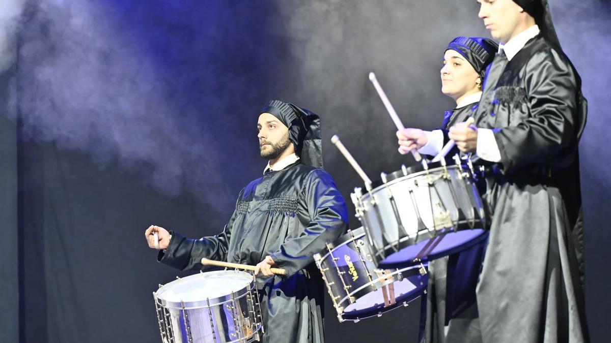 VÍDEO | La Puebla de Híjar vibra con el fragor telúrico (y lúdico) de la tamborada nacional