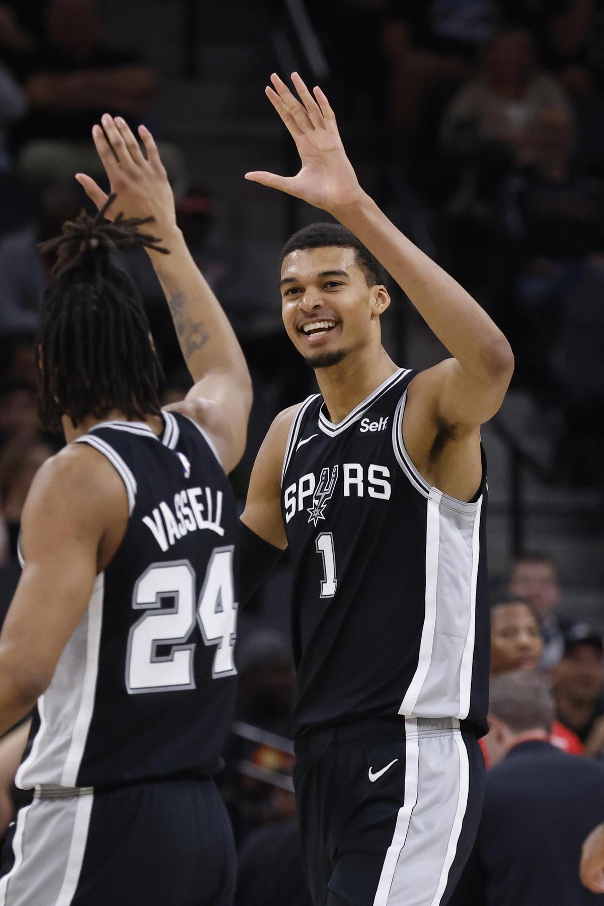 San Antonio Spurs center Victor Wembanyama (R) high fives San Antonio Spurs guard Devin Vassell (L) after Wembanyama makes a basket during the first half of an NBA game between the San Antonio Spurs and the Chicago Bulls at the Frost Bank Center in San Antonio, Texas, USA, 08 December 2023. (Baloncesto) EFE/EPA/ADAM DAVIS SHUTTERSTOCK OUT