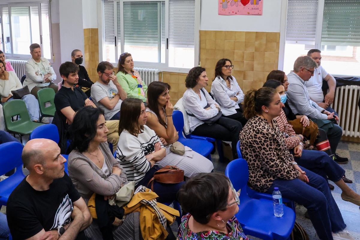 Padres asistentes a la charla.