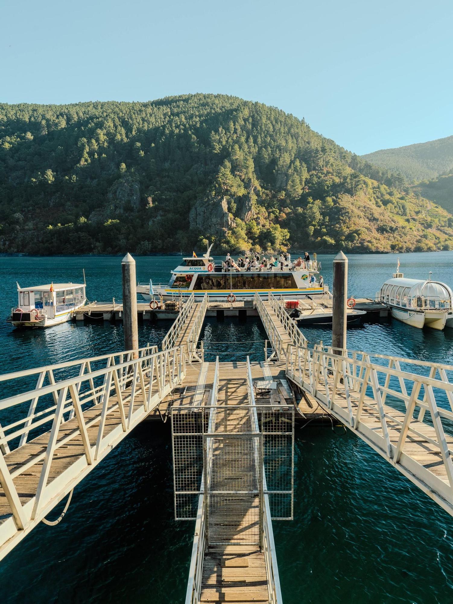 Viajes Hemisferios ofrece recorridos en catamarán por el río Sil