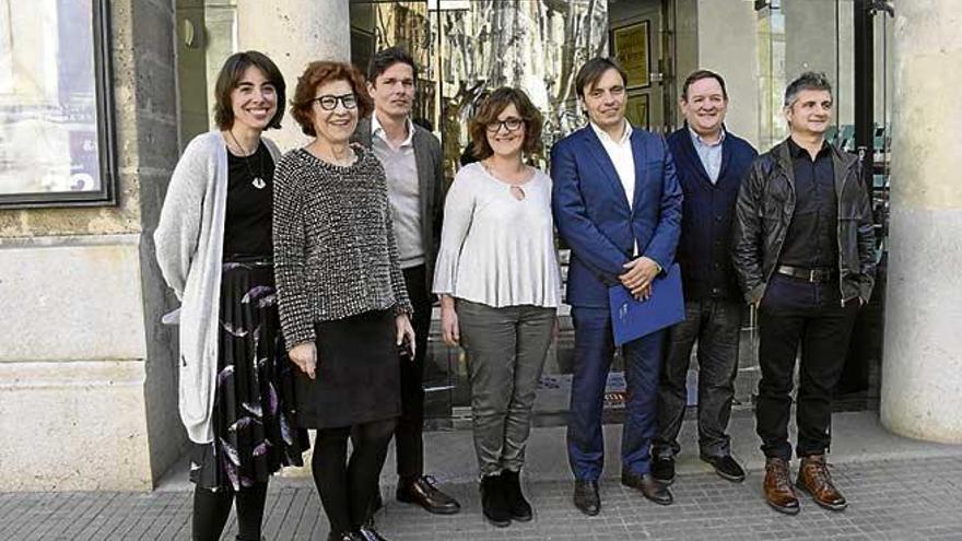 Los gestores de teatros y auditorios con Francesc Miralles.