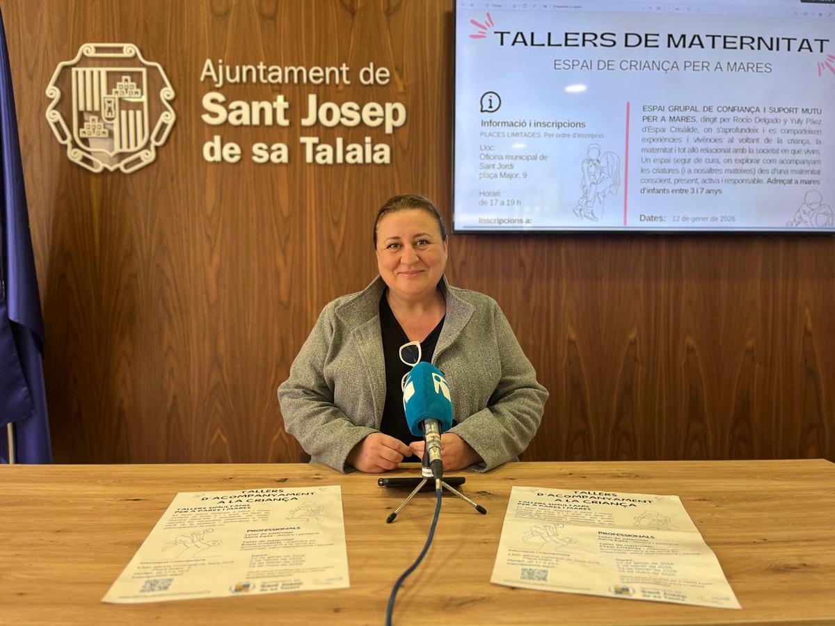 La consellera Marilina Serra en la presentación talleres de acompañamiento en la crianza