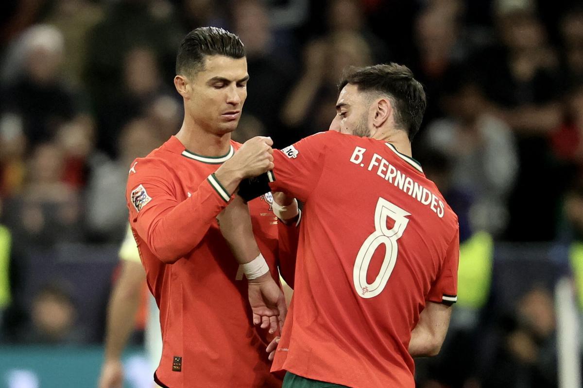 Cristiano le cede el brazalete de capitán a Bruno Fernandes