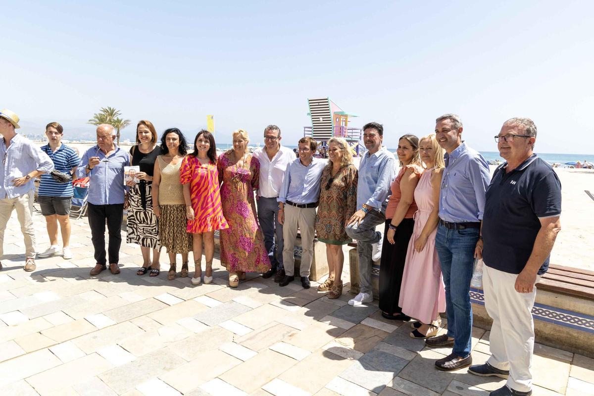 El Alcalde de Madrid Almeida hace campaña por la Playa de San Juan El Alcalde de Madrid Almeida hace campaña por la Playa de San Juan