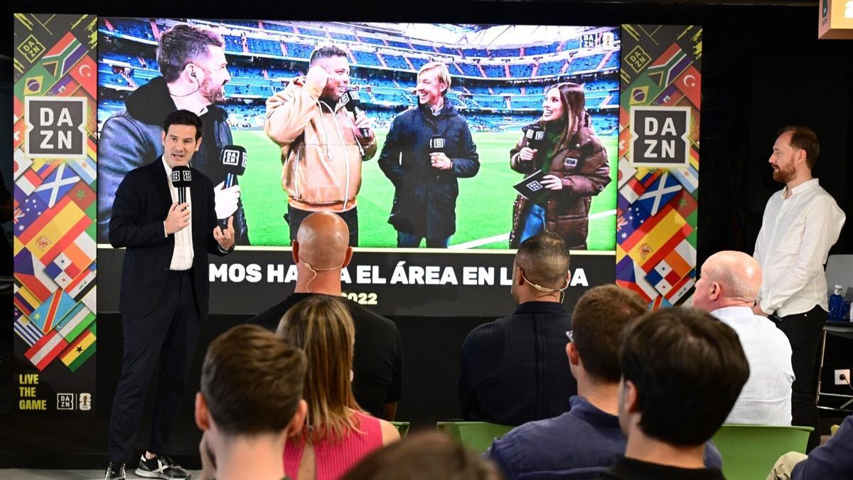 La presentación del Mundial 2026 en DAZN, con Quim Domènech liderando el acto.