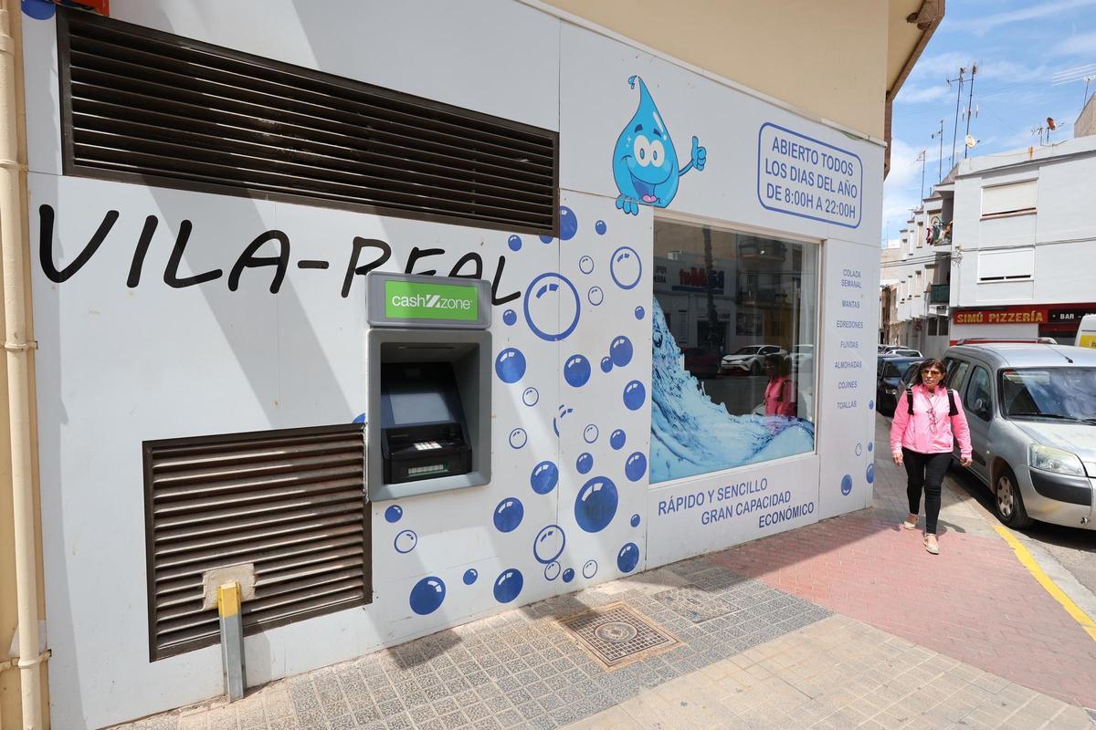 Lavandería de Vila-real donde hay instalado un cajero automático.