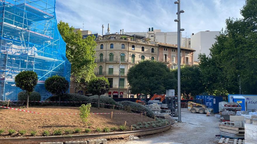 VÍDEO: Cierrran el paso central de la plaza de España para concluir las obras en dos meses