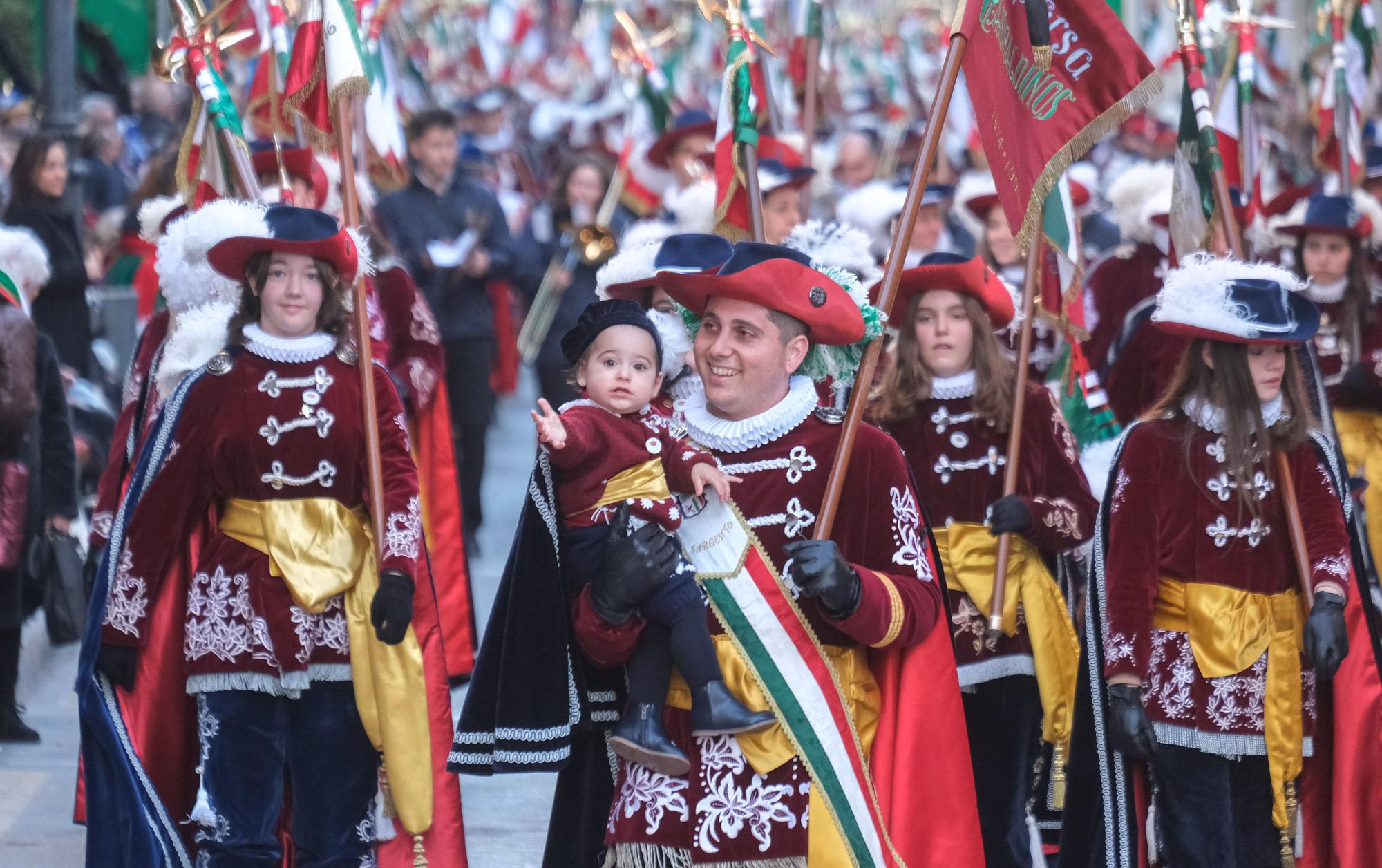 Así ha sido La Entrada en la vuelta de las fiestas de Moros y Cristianos de Sax