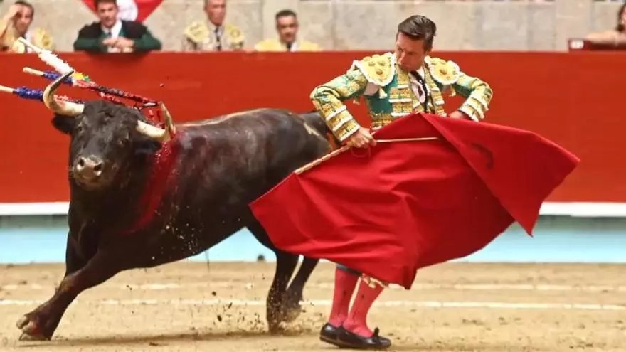 Diego Urdiales se enfrentó en la Feria de la Peregrina de Pontevedra a ‘Cara-Feo’