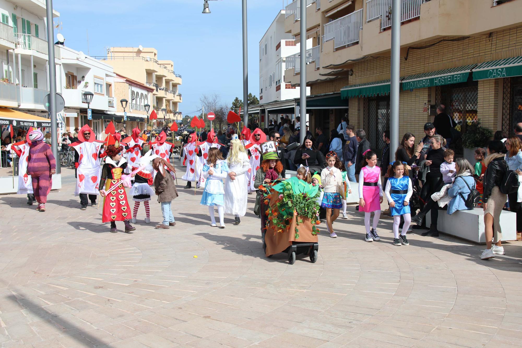 Todas las imágenes de la rúa de Carnaval en Formentera 2023