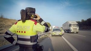 Mossos en controles de tráfico