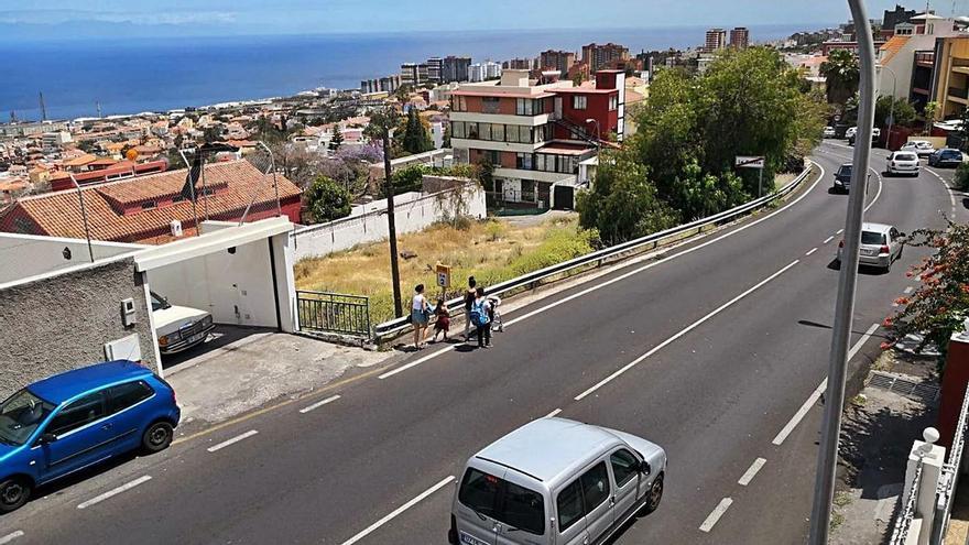 &#039;Bicifestación&#039; en Santa Cruz: el colectivo ciclista exige que la mejora de la carretera hacia La Laguna incluya un carril bici