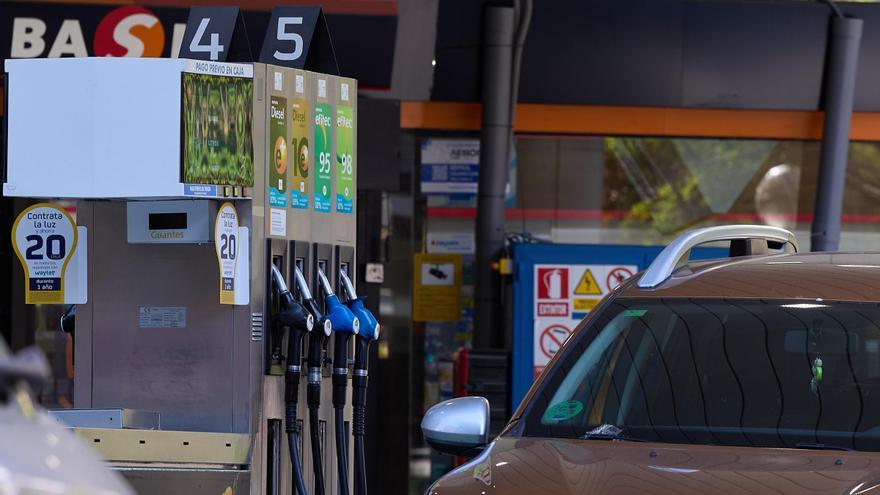 Reposta en la gasolinera más barata de Badajoz: apunta estos tres nombres