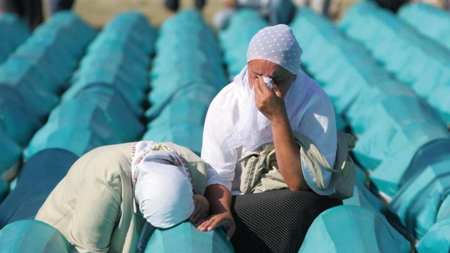 Familiars plorant els seus morts Srebrenica